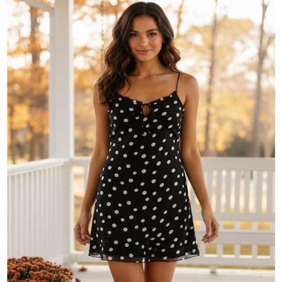 Abercrombie & Fitch Dresses & Skirts - NEW Abercrombie & Fitch Polka Dot Chiffon Slip Mini Dress in Size Medium